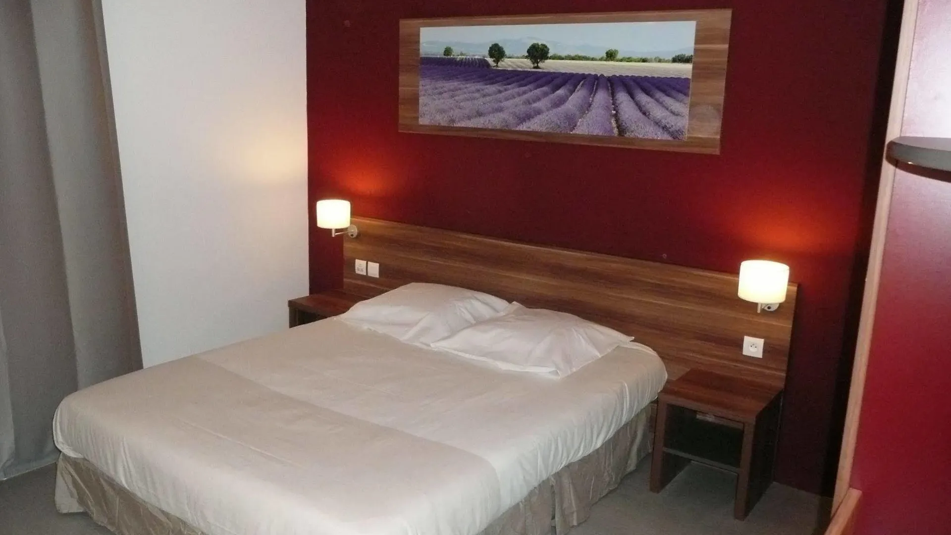 Suite Home Aix En Provence Sud Tgv Bouc-Bel-Air 4*,  France